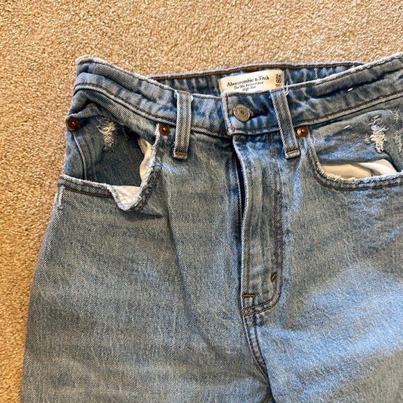 Abercrombie & Fitch 90’s relaxed high rise Jean - Picture 3 of 3